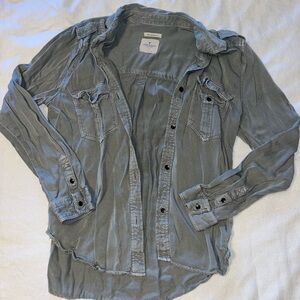 American Eagle button up size Medium